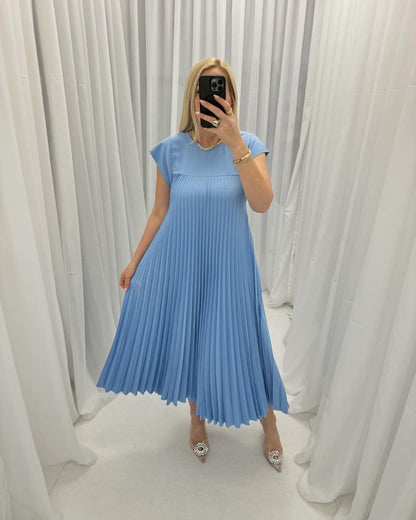 Sleeveless pleated simple solid color dress